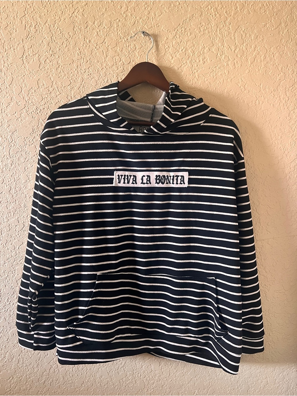 🐝BDG by Urban Outfitters Striped Black & White Hoodie "Viva La Bonita" Large